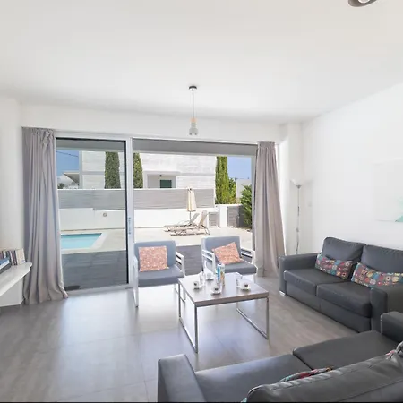 Greco Ccv4, 5 Schlafzimmer Mit Privatem Pool In Zentrum Vakantiehuis Protaras
